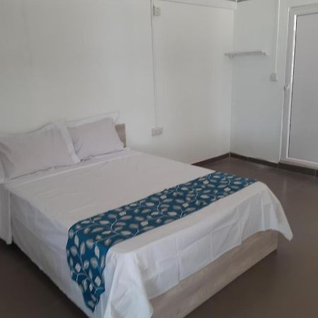 Single Room In Palais Otentik Restaurant N Hotel Pointe aux Canonniers Exteriör bild
