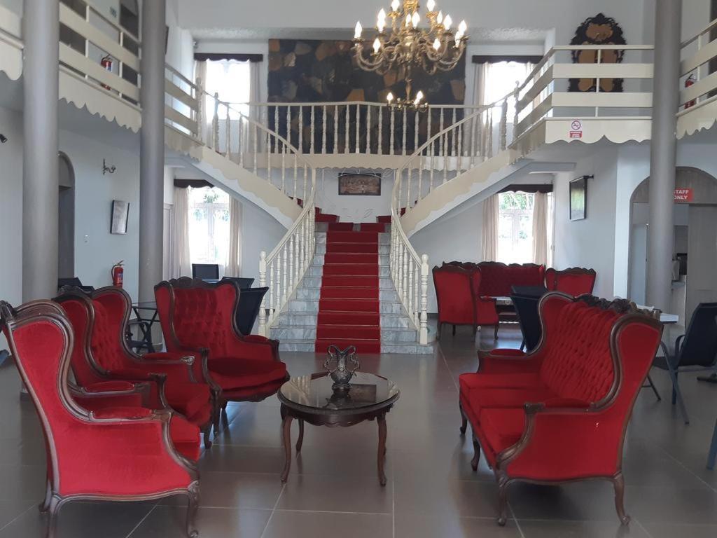 Single Room In Palais Otentik Restaurant N Hotel Pointe aux Canonniers Exteriör bild